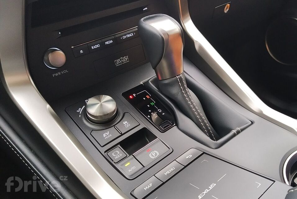 Lexus NX 300h AWD (2020)