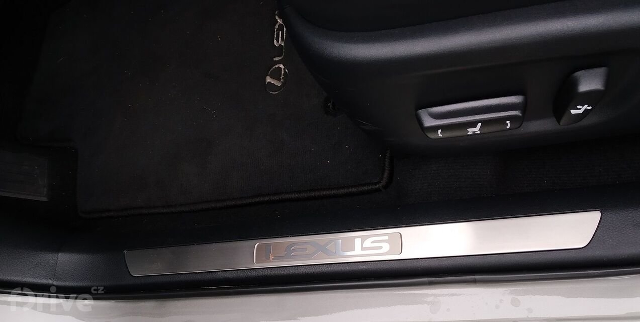 Lexus NX 300h AWD (2020)