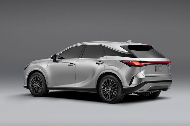 Lexus RX (2023)