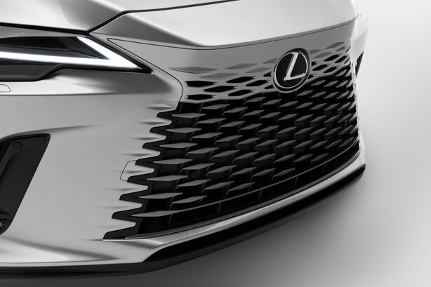Lexus RX (2023)