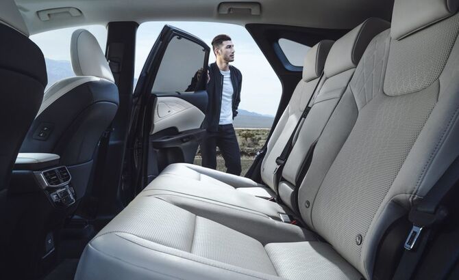 Lexus RX (2023)