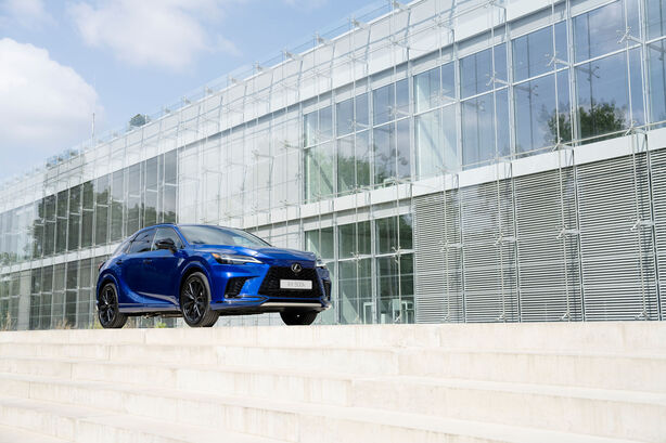 Lexus RX (2023)