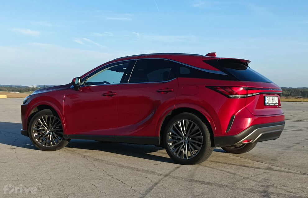 Lexus RX (2023)
