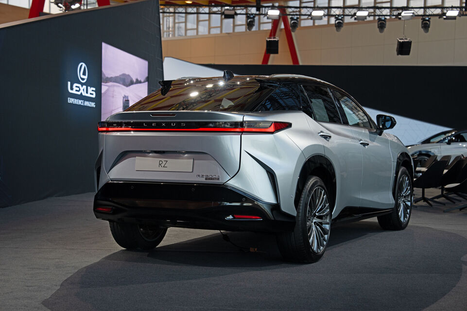Lexus RZ (2025)