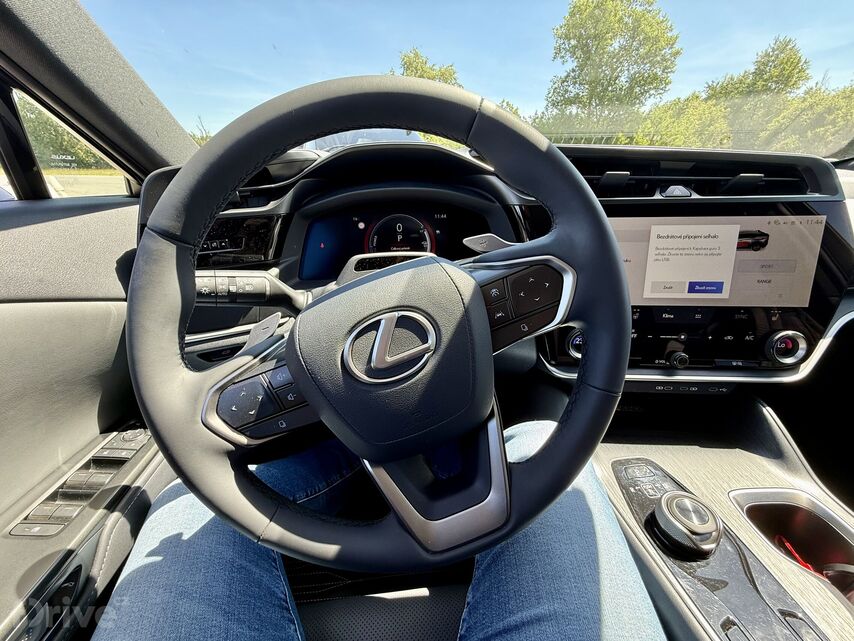 Lexus RZ 550e