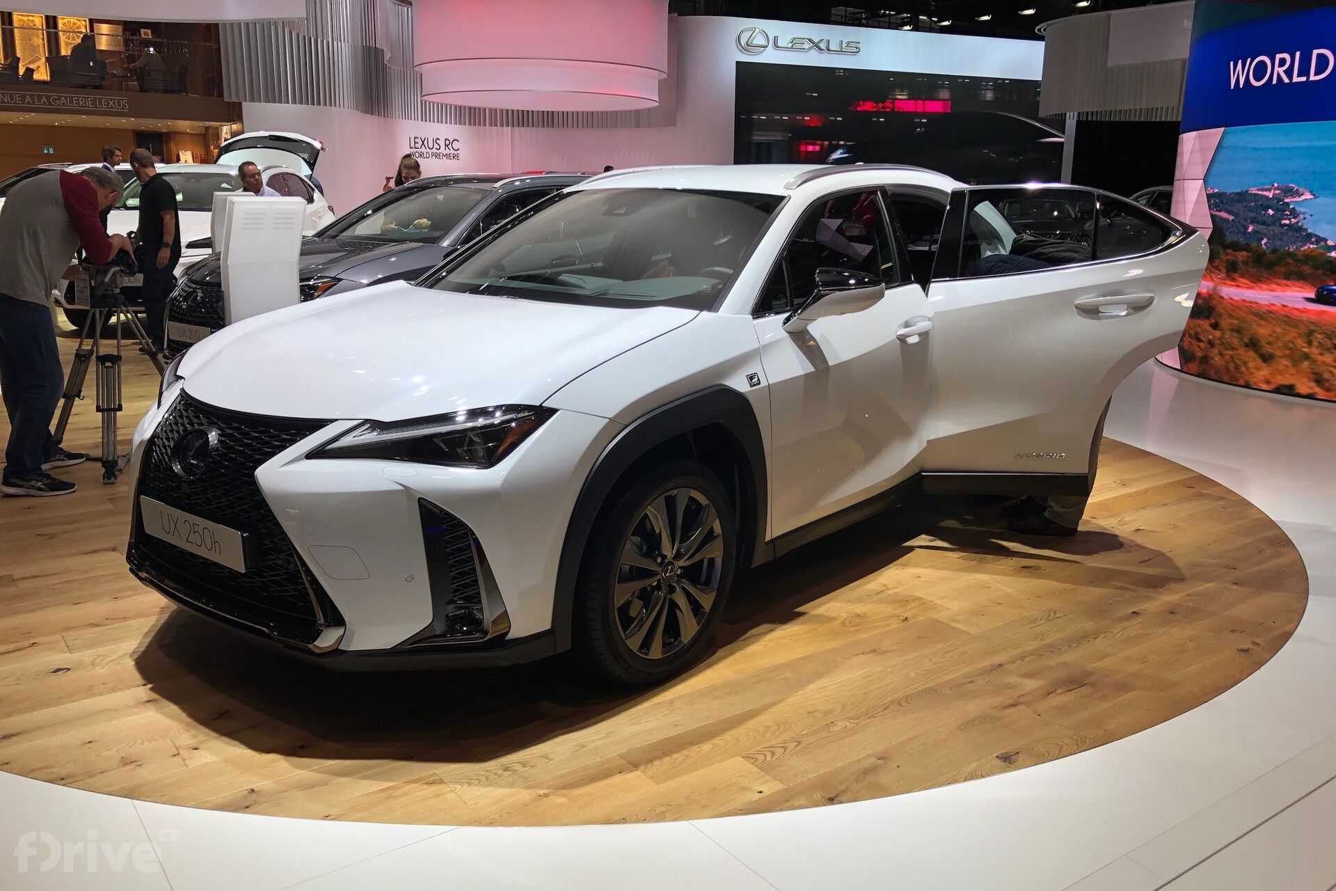 Lexus UX 250h