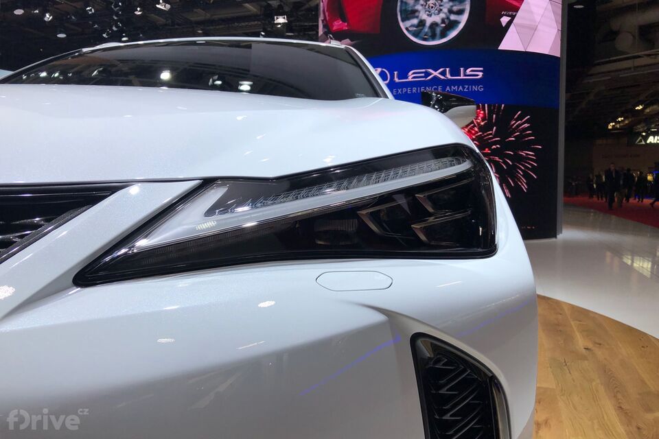 Lexus UX 250h