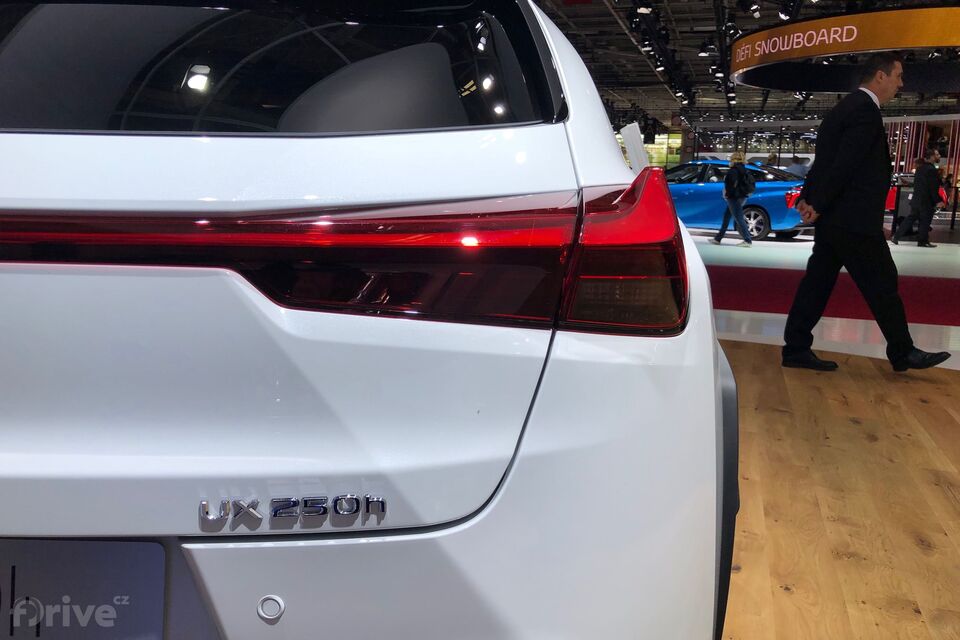 Lexus UX 250h