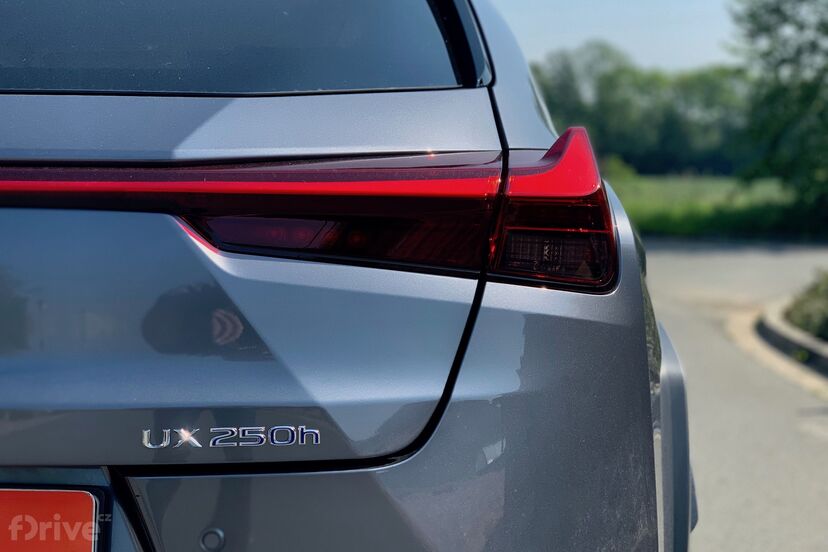 Lexus UX 250h