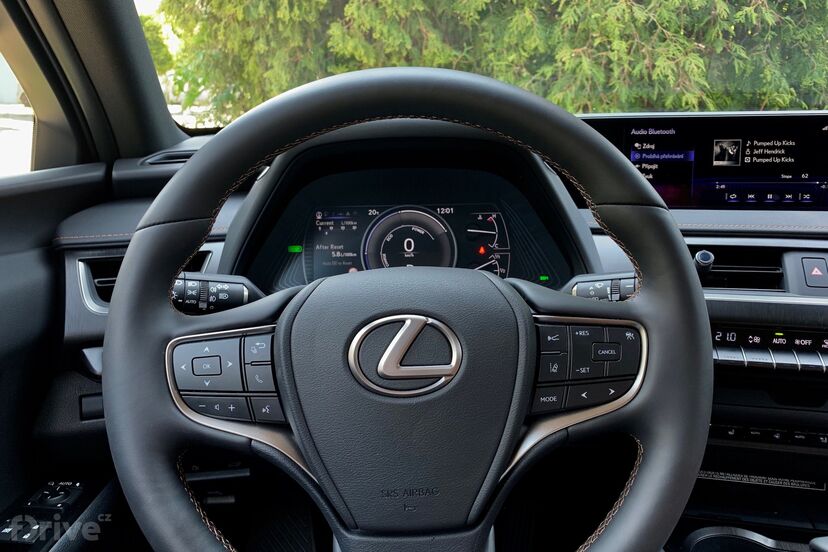 Lexus UX 250h