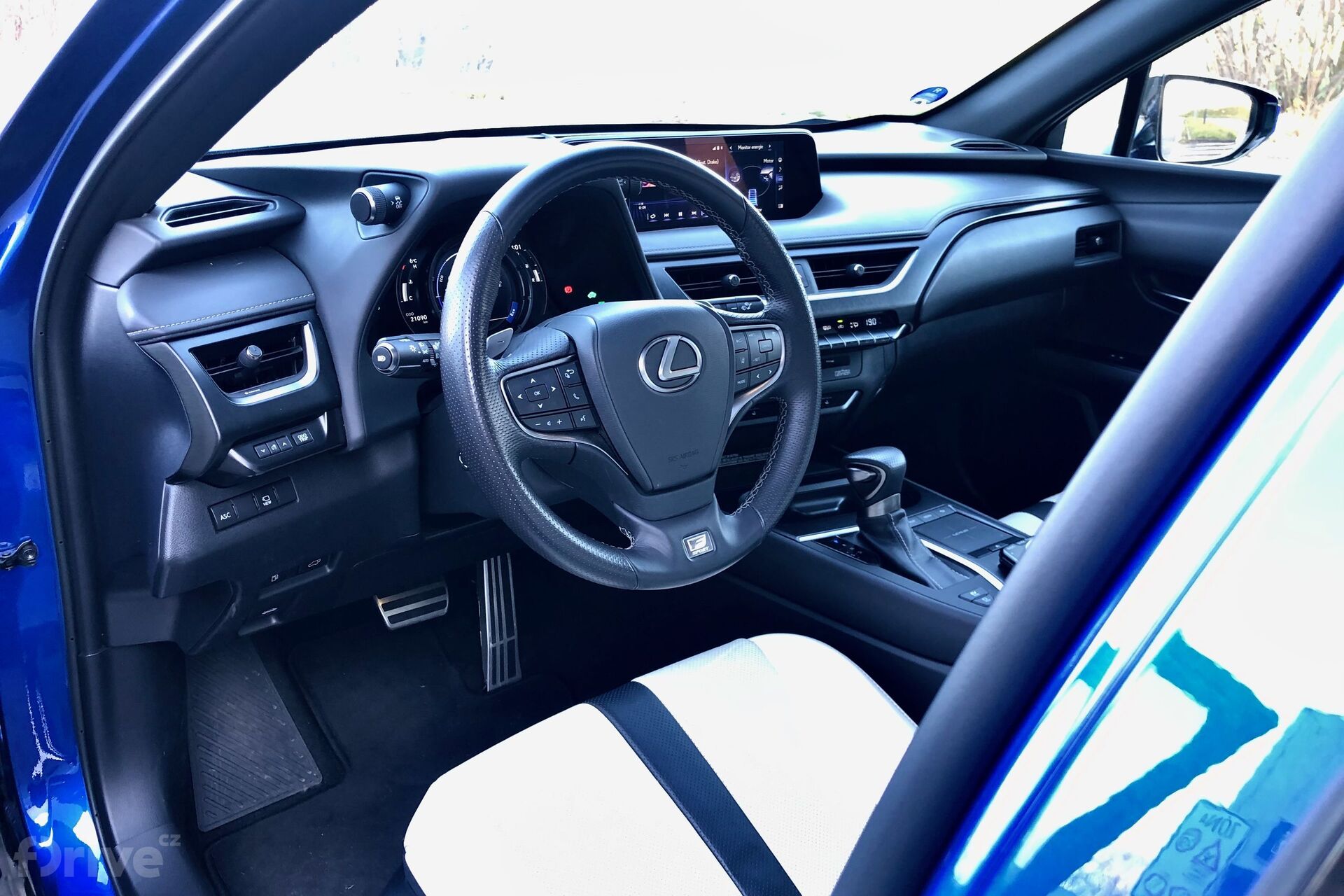 Lexus UX 250h
