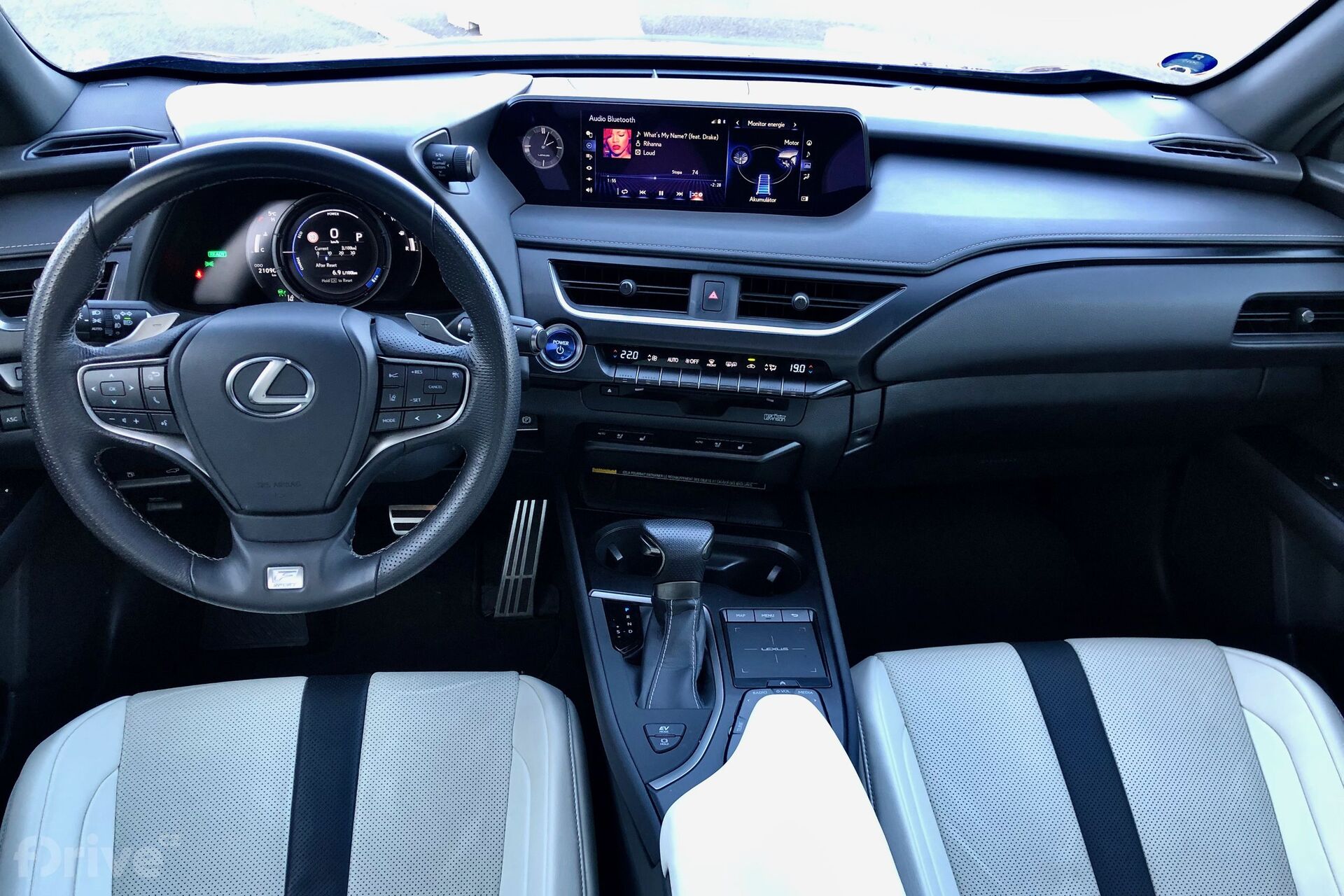 Lexus UX 250h