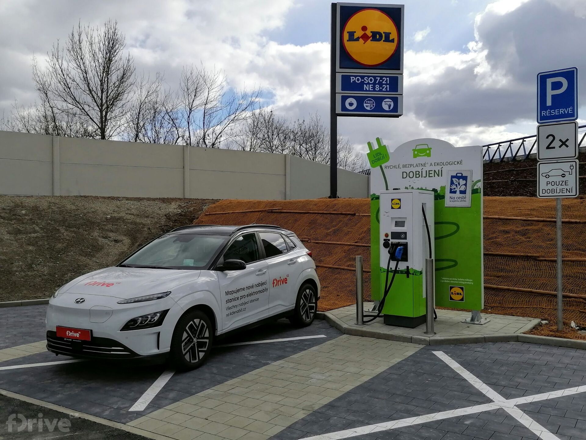 Lidl, Benátky nad Jizerou, Exit km 27 dálnice D10