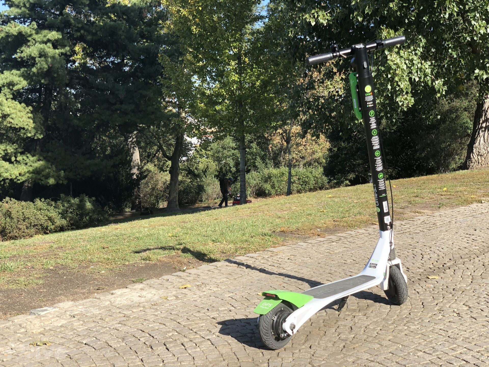 LimeBike Lime-S elektrokoloběžka - Test