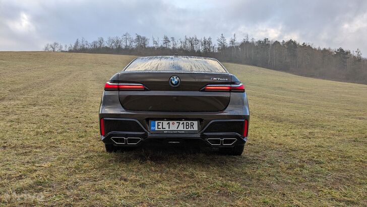 Luxusní plug-in hybrid BMW M760e xDrive
