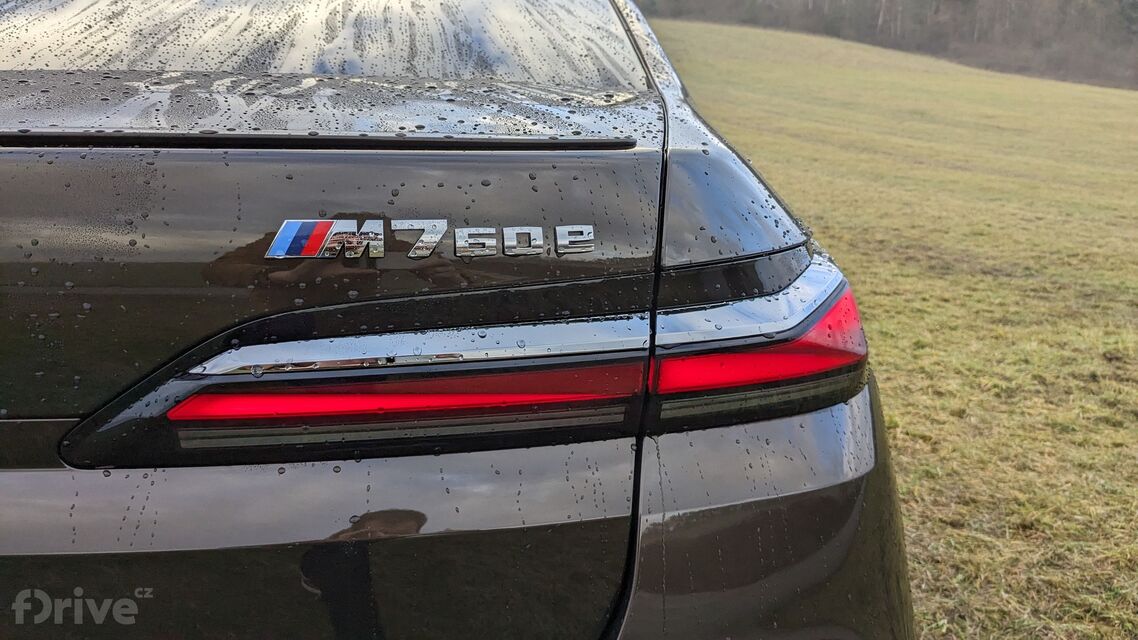 Luxusní plug-in hybrid BMW M760e xDrive