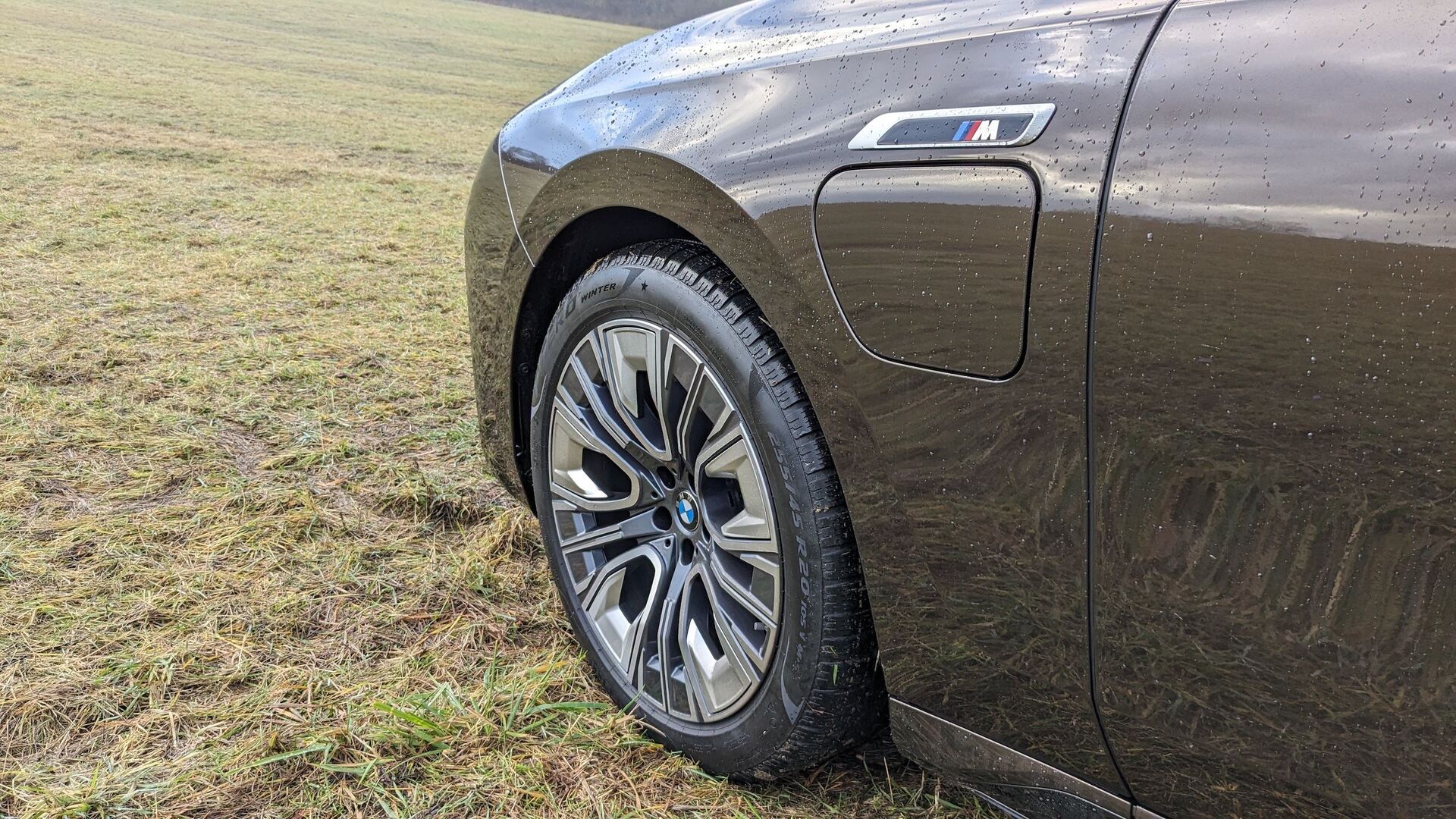 Luxusní plug-in hybrid BMW M760e xDrive