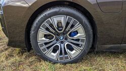 Luxusní plug-in hybrid BMW M760e xDrive