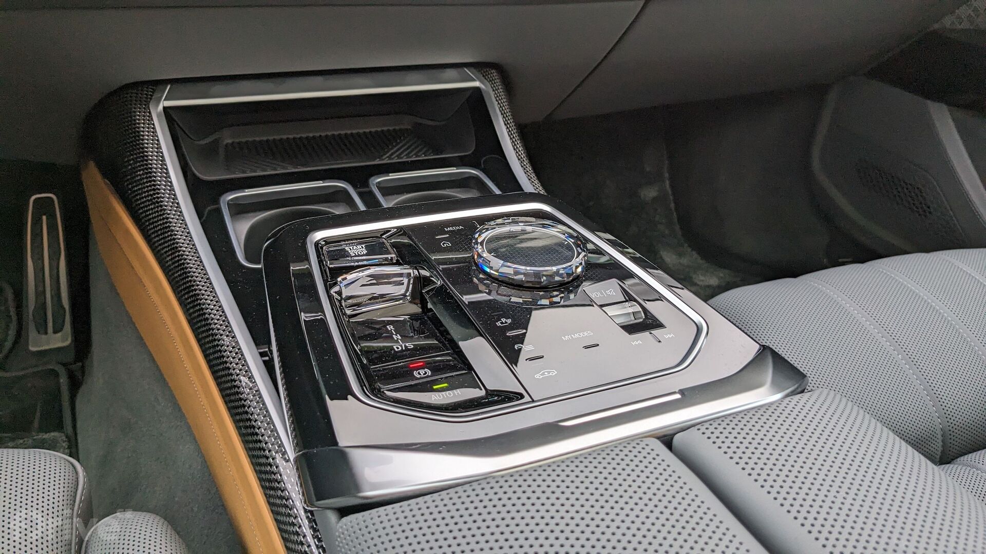 Luxusní plug-in hybrid BMW M760e xDrive