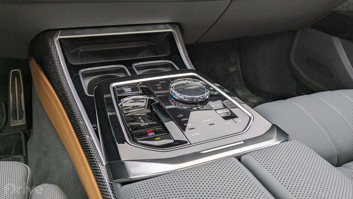 Luxusní plug-in hybrid BMW M760e xDrive