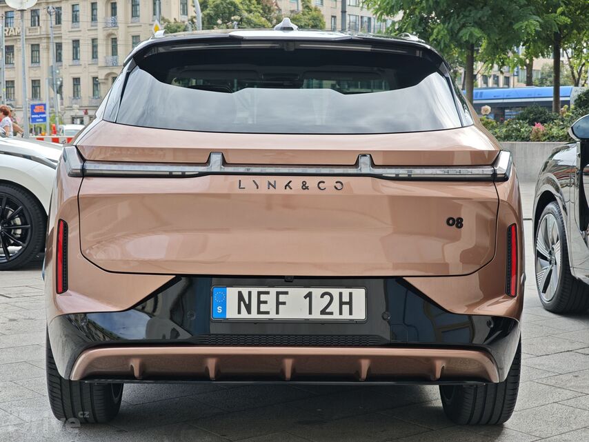 Lynk & Co 08