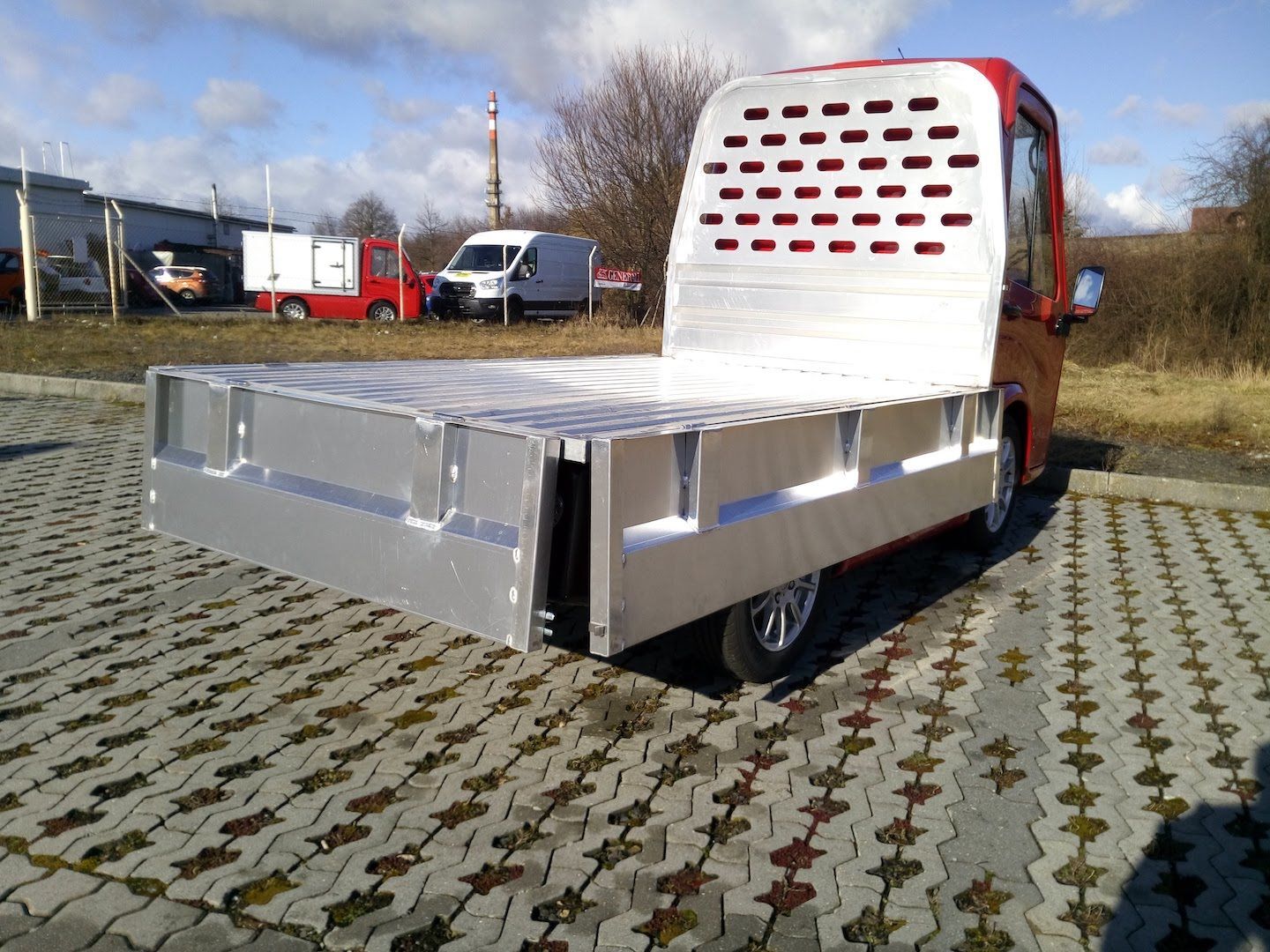 Malý nákladní elektromobil elBlesk Cenntro