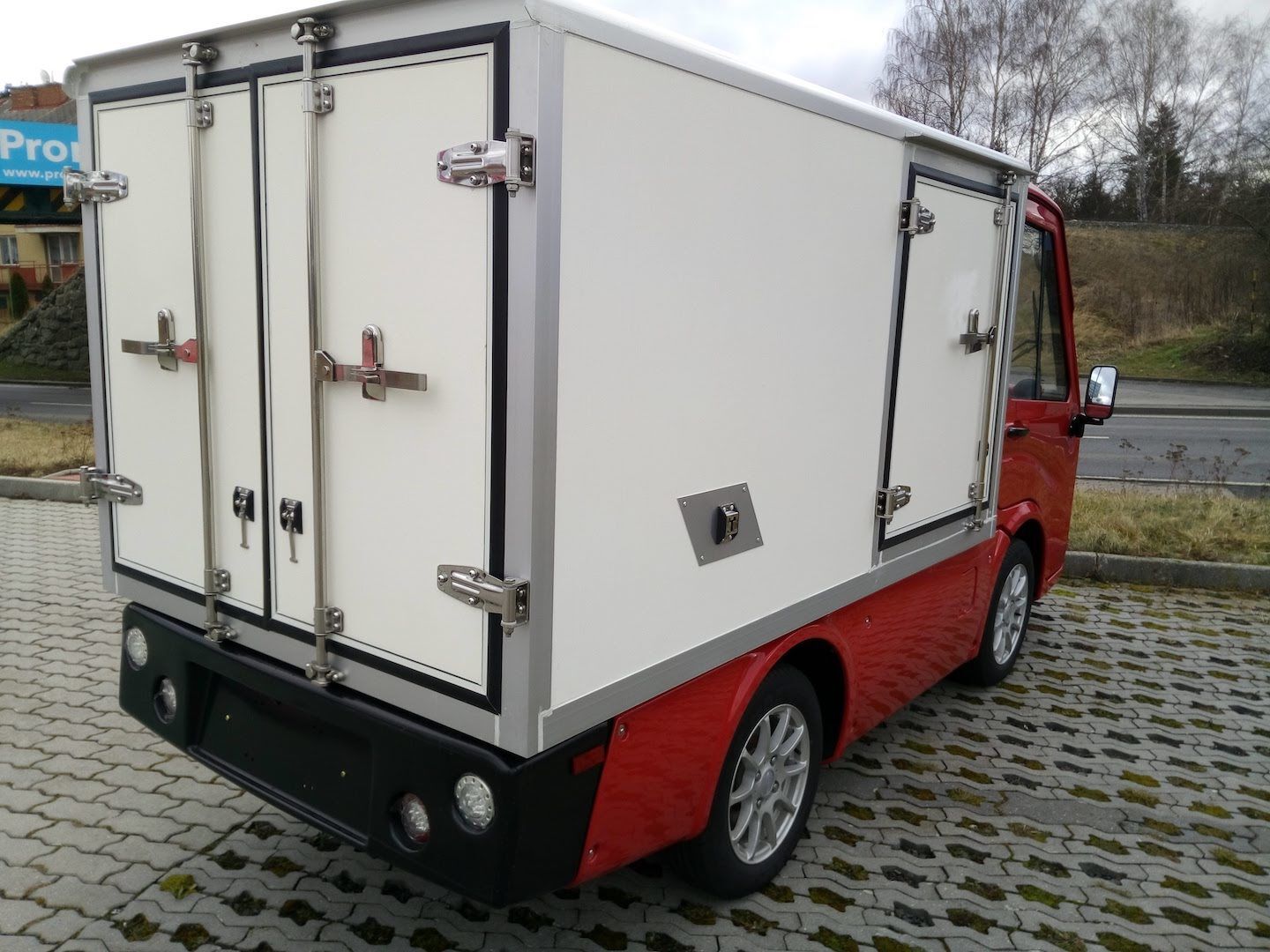 Malý nákladní elektromobil elBlesk Cenntro