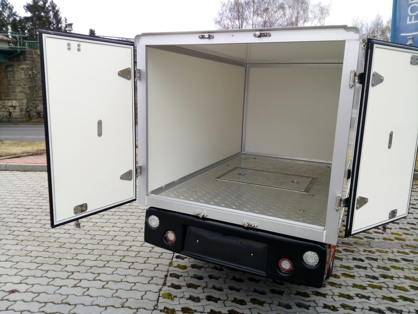 Malý nákladní elektromobil elBlesk Cenntro