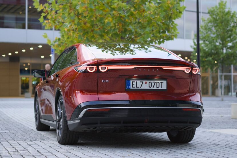 Mazda 6e (2025)
