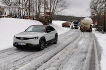 Mazda MX-30 - cesta do Alp