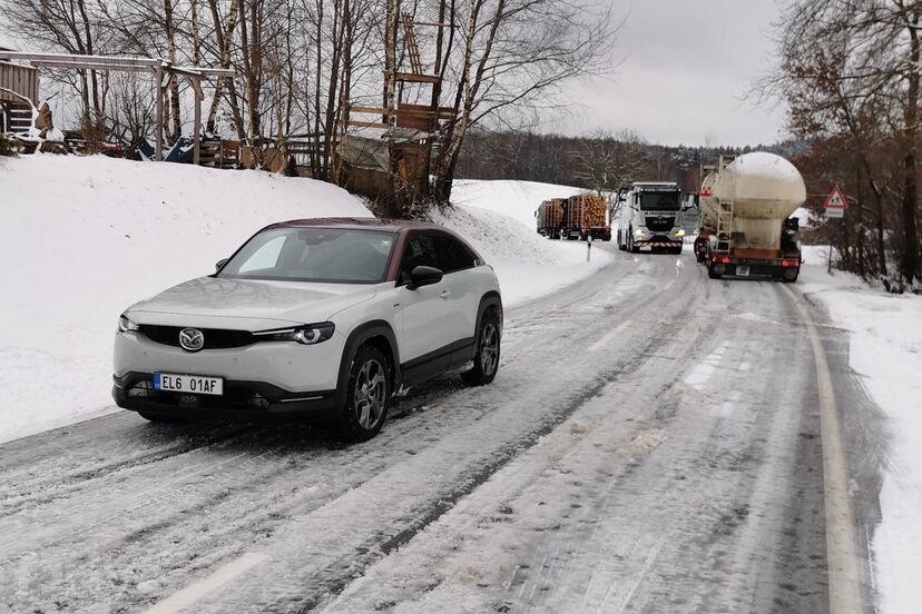 Mazda MX-30 - cesta do Alp