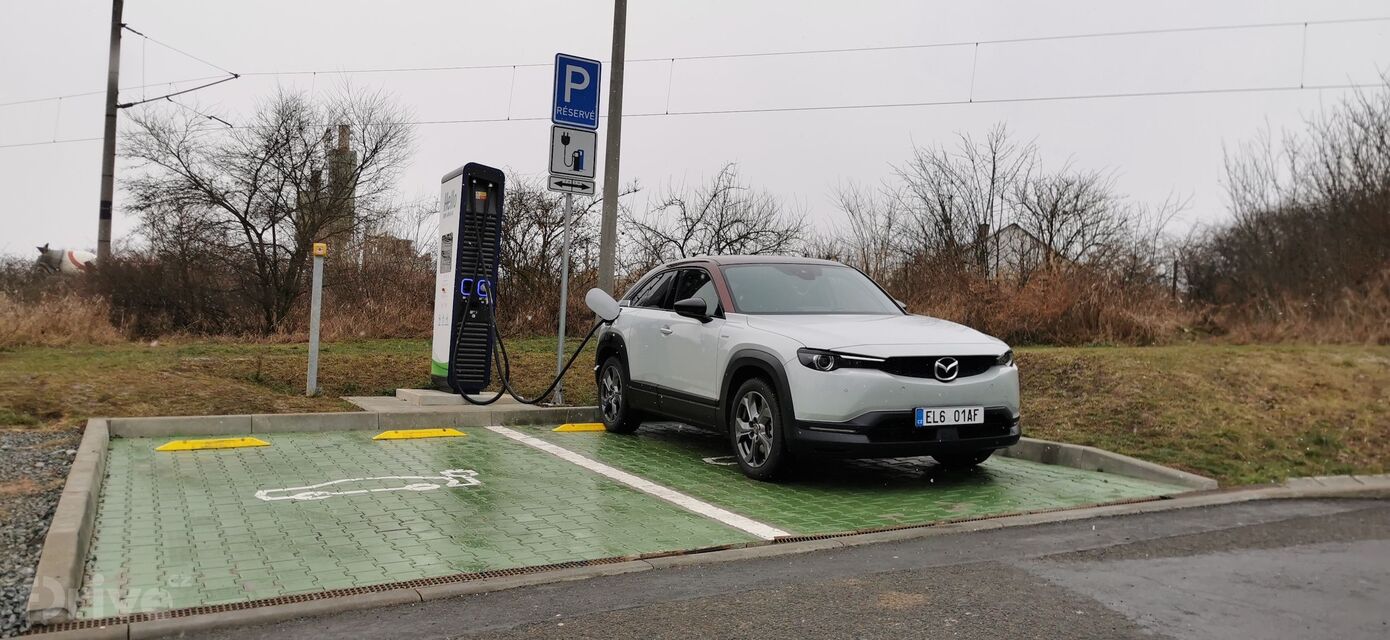 Mazda MX-30 - cesta do Alp