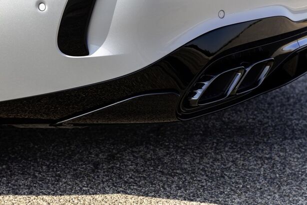 Mercedes-AMG C63 S E Performance