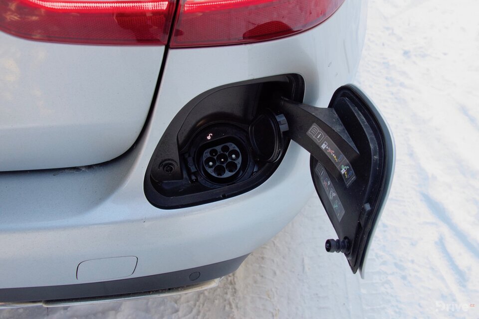 Mercedes-Benz C 350e Combi (2015)