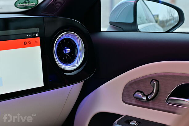 Mercedes-Benz CLA (2025)