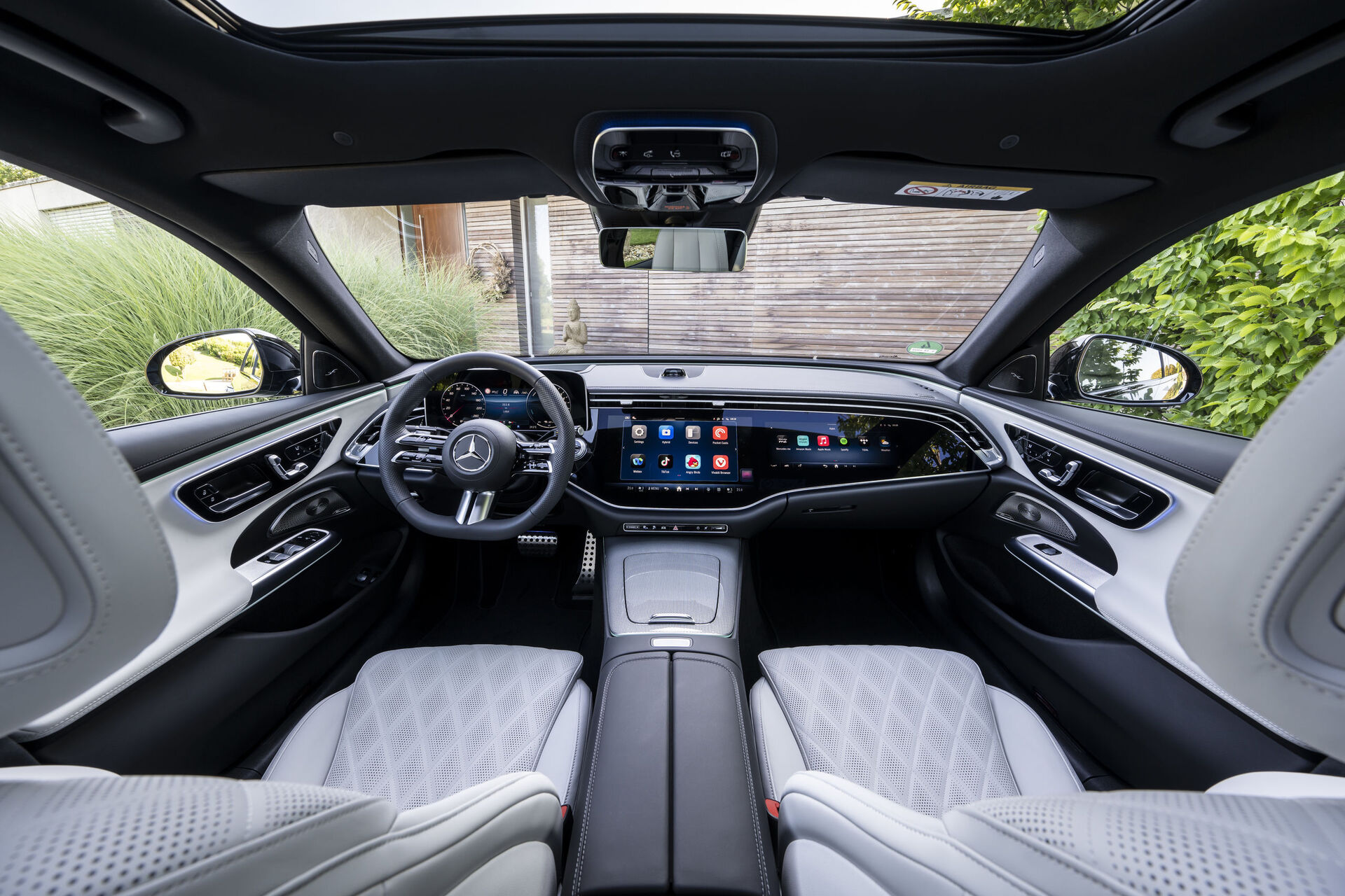 Mercedes-Benz E (2023)