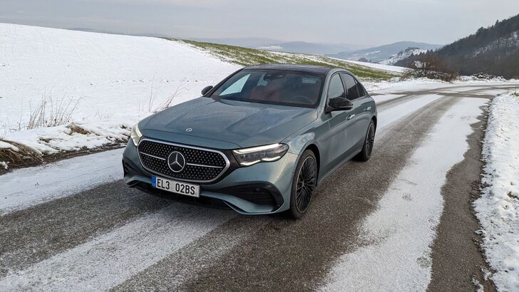 Mercedes-Benz E (2023)