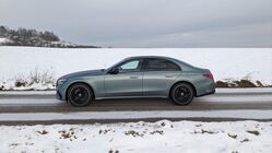 Mercedes-Benz E (2023)