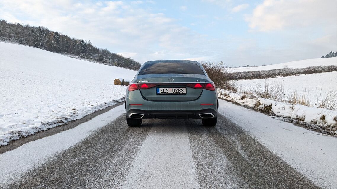 Mercedes-Benz E (2023)