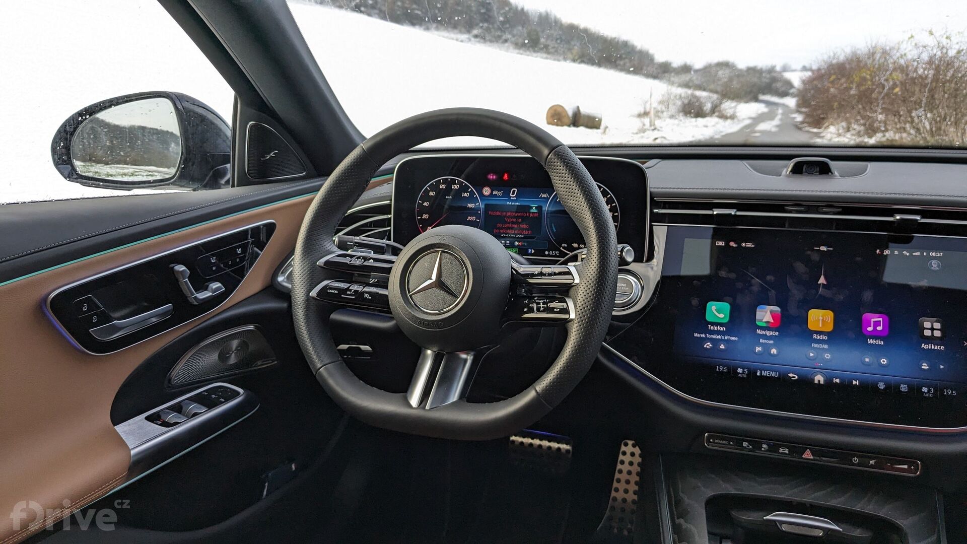 Mercedes-Benz E (2023)