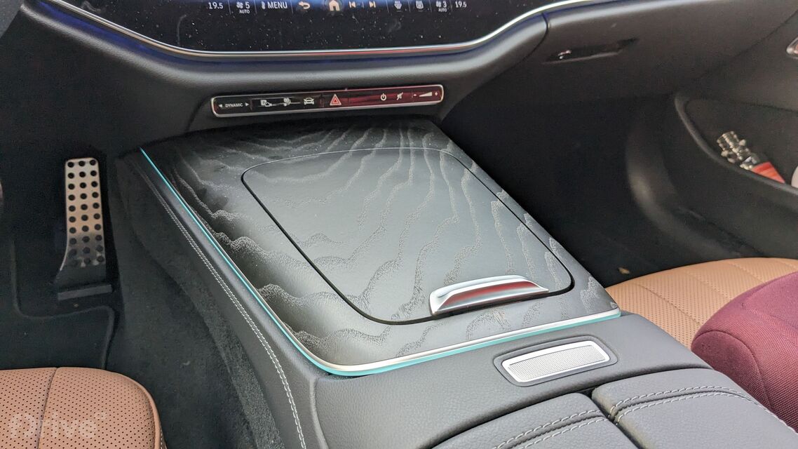 Mercedes-Benz E (2023)