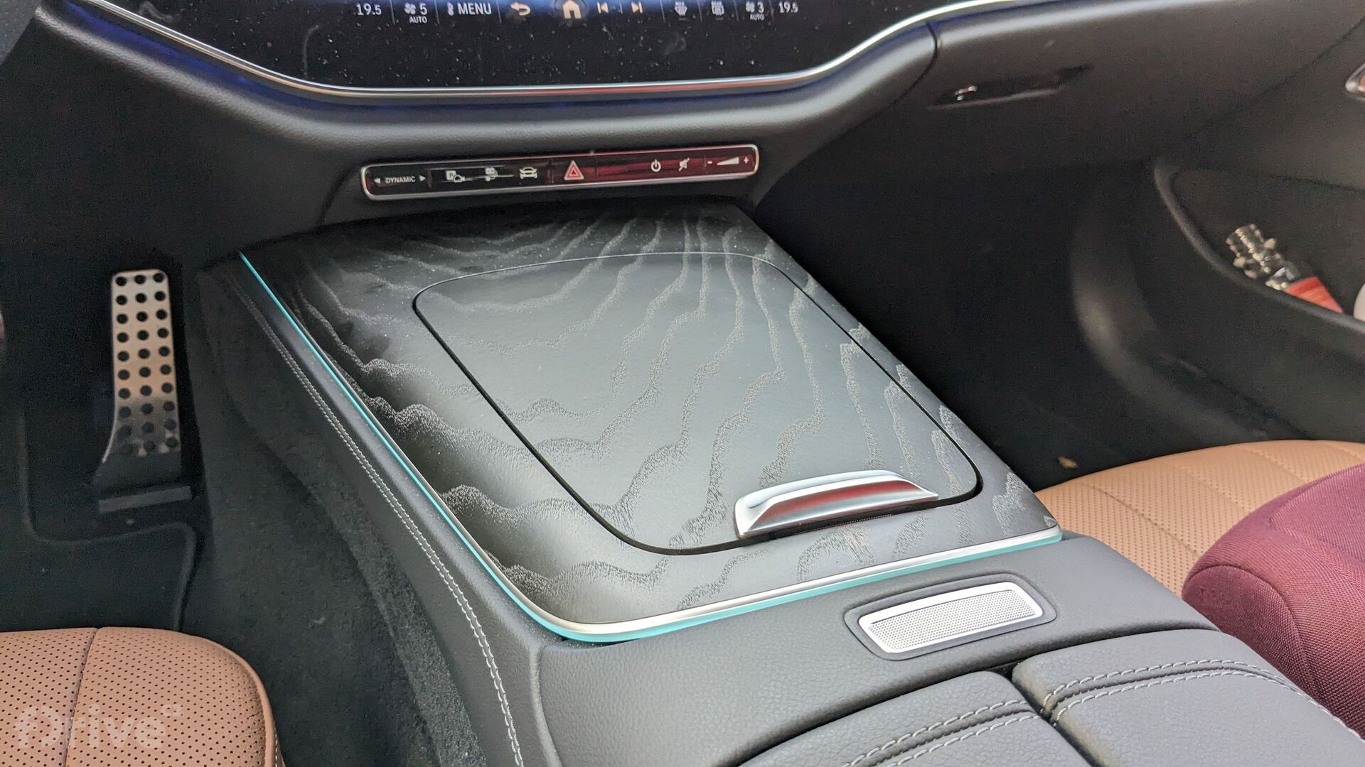 Mercedes-Benz E (2023)