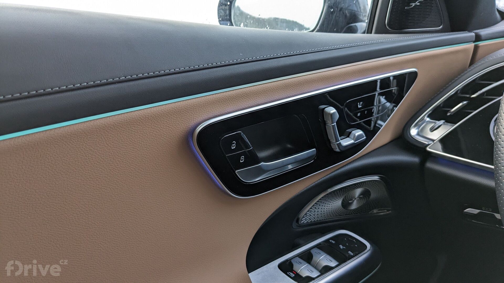 Mercedes-Benz E (2023)