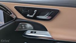 Mercedes-Benz E (2023)