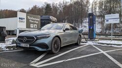 Mercedes-Benz E (2023)