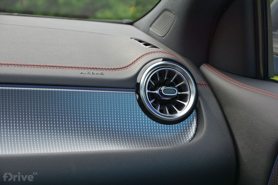 Mercedes-Benz EQA (2020)