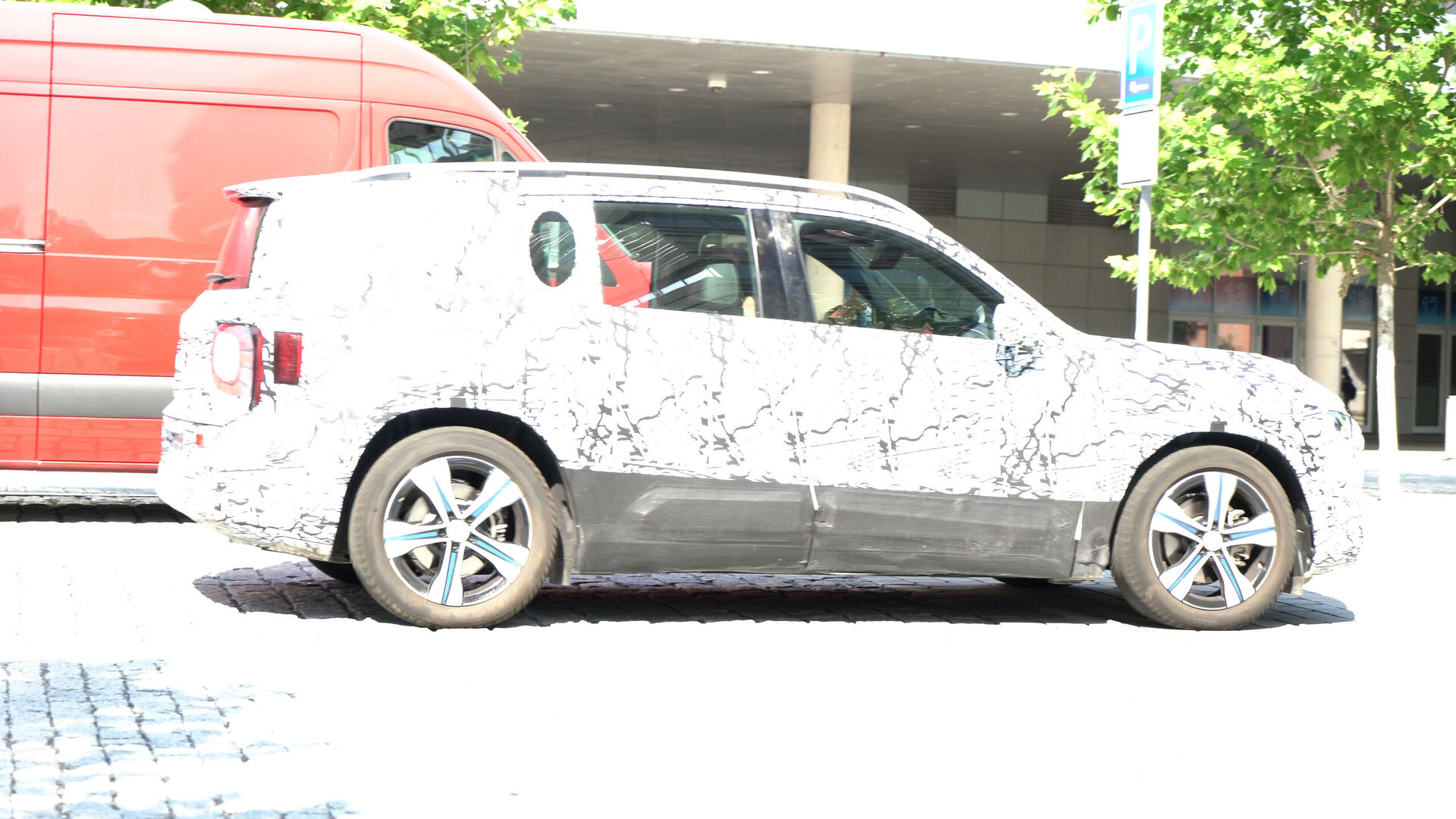 Mercedes-Benz EQB (2026)