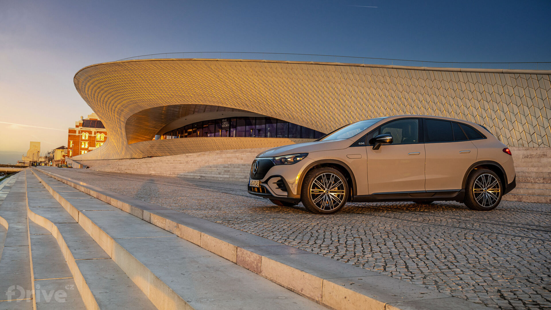 Mercedes-Benz EQE SUV