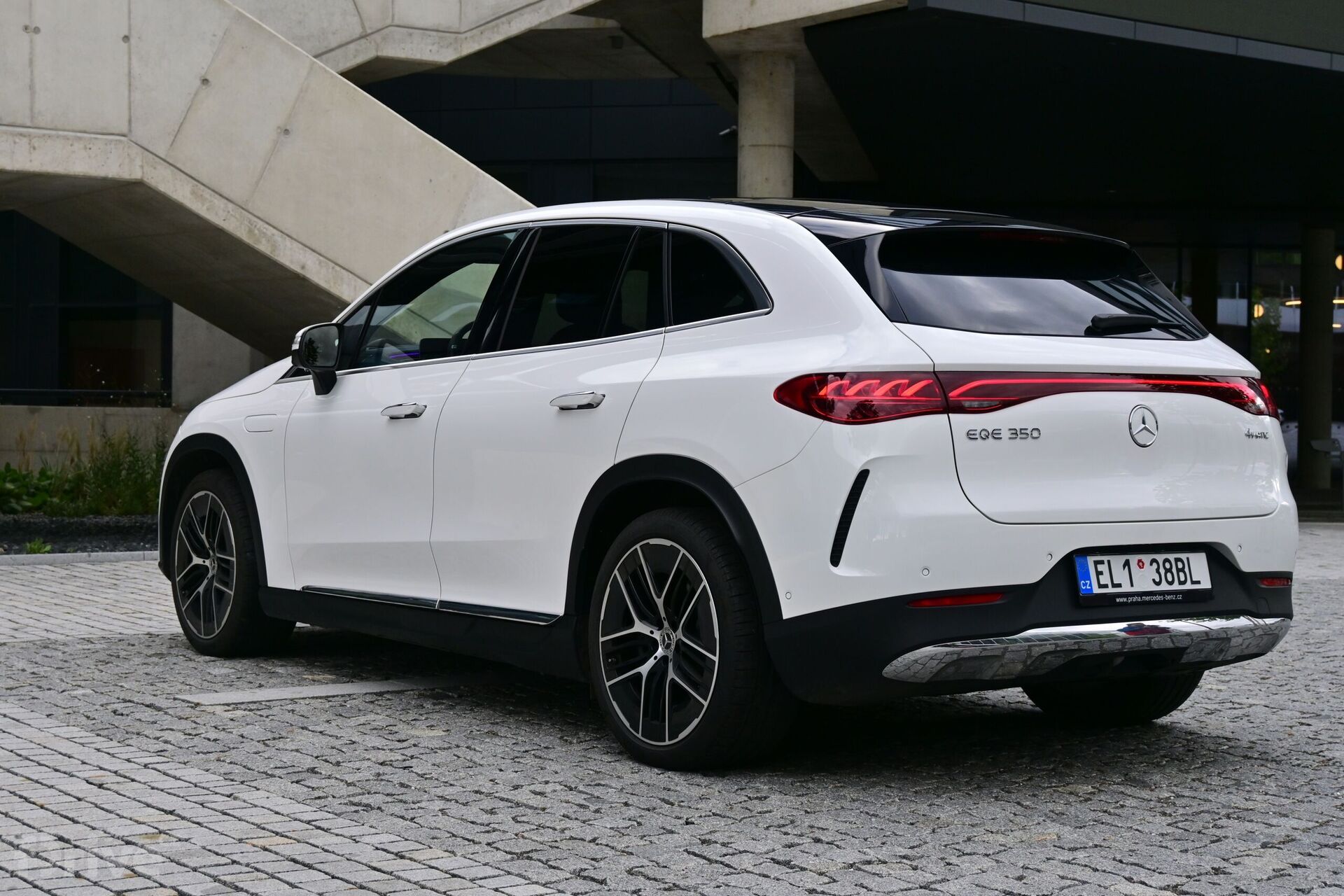 Mercedes-Benz EQE SUV