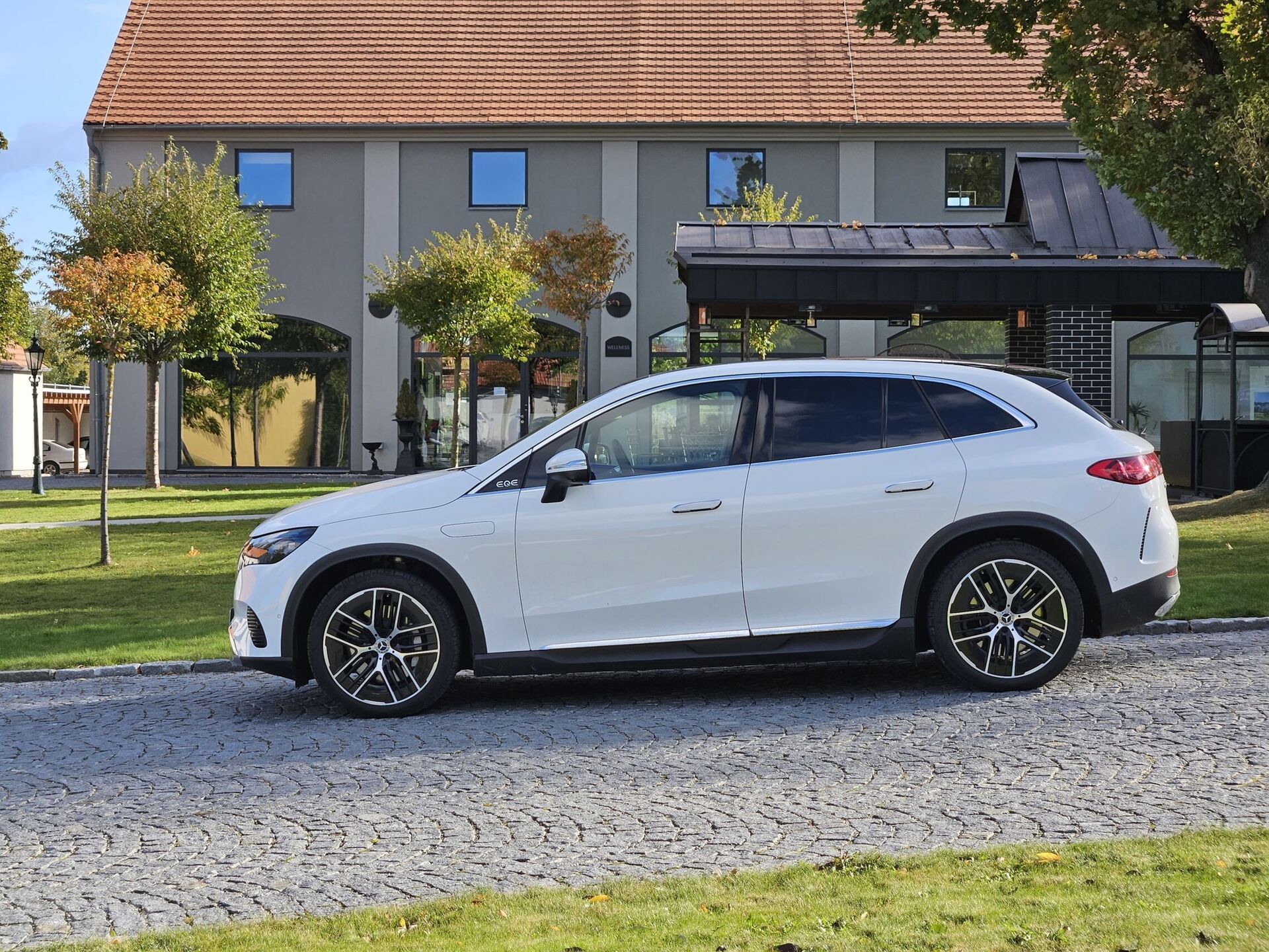 Mercedes-Benz EQE SUV